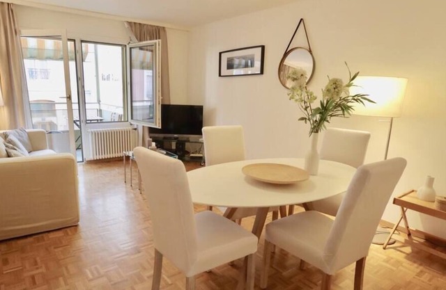 125 * Comfortable, very well located between train station and lake!