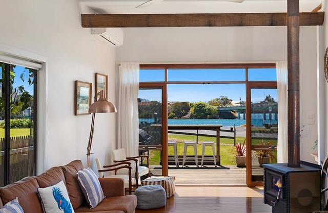 128 Lamont Street - River front