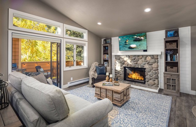 128 McCloud - Luxury Couples Retreat