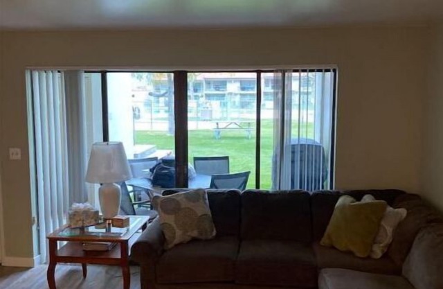#13 condo by large pool/hot tub/Gorge Shuttle-book separately