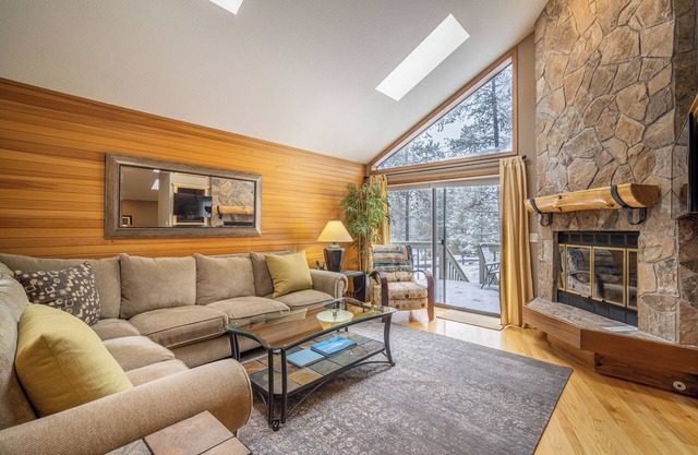 13 Elk | Charming 2 Bedroom Cabin