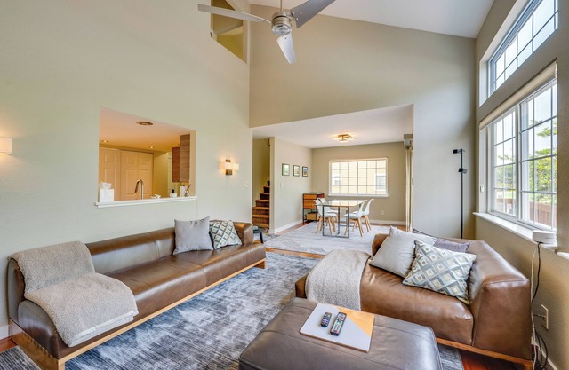 13 Mi to Dtwn Denver: Arvada Townhome w/Deck