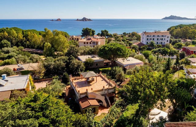 130 sqm villa. 100 meters from the sea with garden