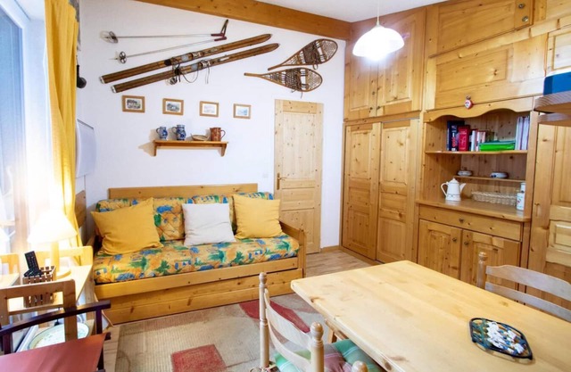 130m from ski slopes, 4th floor, balcony, parking, tv, ski locker, 35m², La Norma