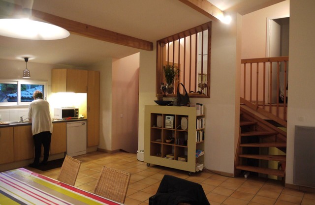 130m2 villa, 40m2 terrace 700m2 of fenced land 400m from the lake and shops.