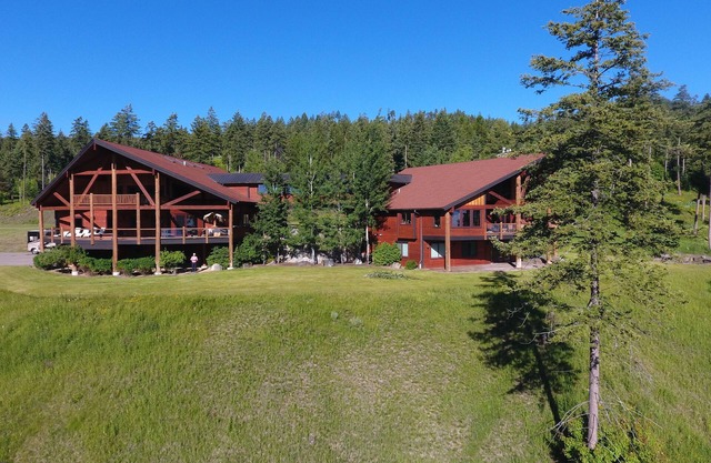 14,229sqft Estate on 8ac w/4100sqft Guest home TikiBar HotTub Overlooking GNP!