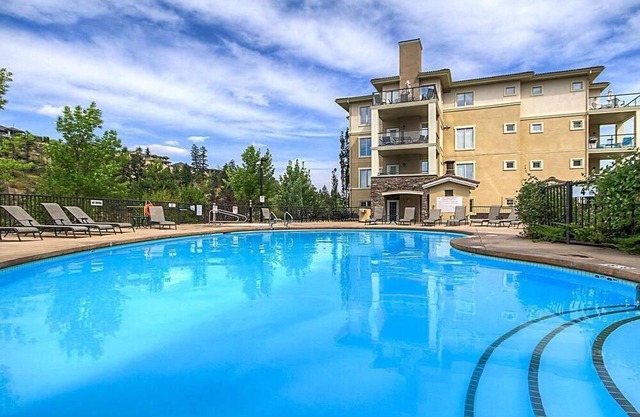 #1403 Pinnacle Pointe Golf Condo