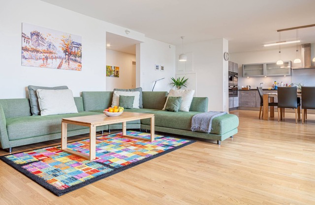 140m2 luxury apartment，free underground parking