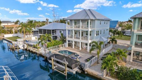 143 Catch and Relax- 5BR Home with Pool & Spa! home