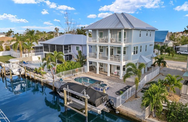 143 Catch and Relax: 5BR Home w/Pool & Spa!
