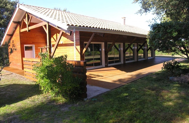 143 m2 house on 1423 m2 plot 11-person capacity Swimming pool