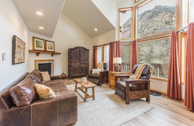 1490OAK Grandview Condo