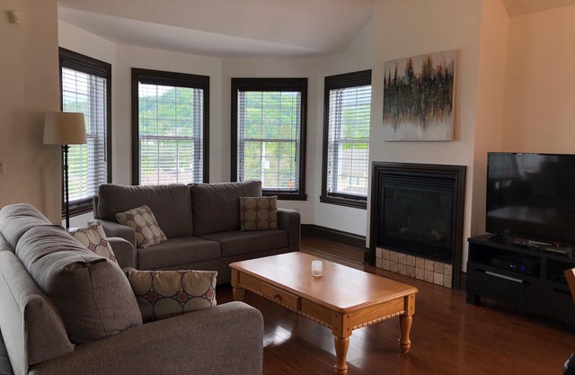 15 - Awesome mountain views and best comfort stay, Saint-Sauveur QC,