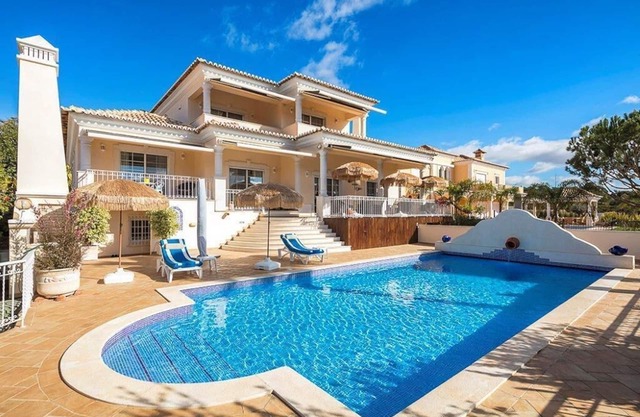 15% discount July dates! 4 bed Villa with pool in Varandas do Lago