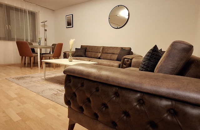 15 min. from CHIO-Aachen. Lovingly furnished apartment with balcony.