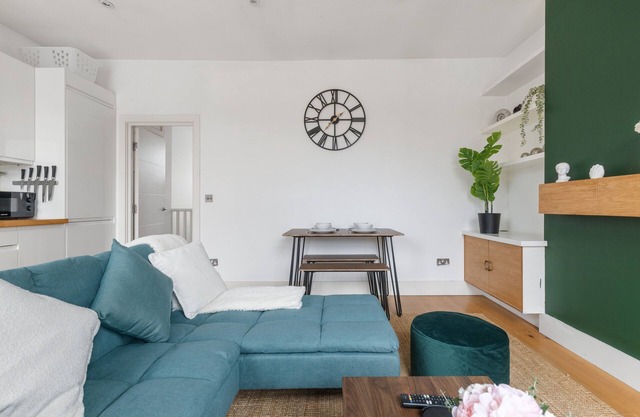 15 Mins to Central Ldn | 2-Bed Home in W9