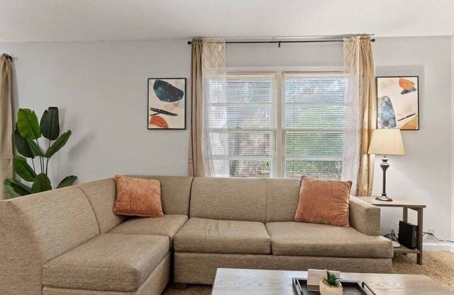 15 Minutes from Downtown! Welcome to Woodbridge