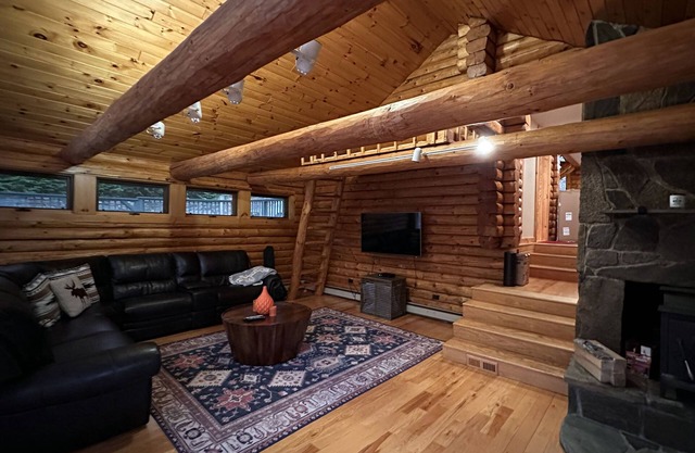 15 Minutes to ski Okemo - Mountain views from this magical log home on 6 acres