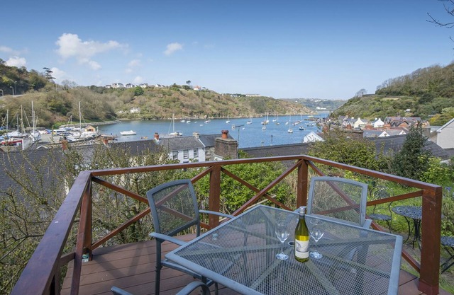 15 Newport Road, Holiday Cottage Fishguard, Sleeps 5, 3 bedrooms, bathrooms