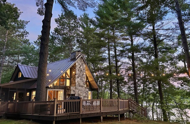 15% Off September Stays - Lakefront Chalet: Dock, Close to WI Dells, Coffee Bar