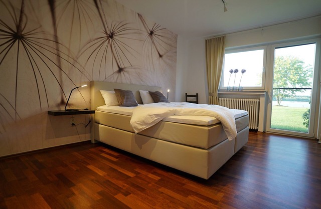 150 m² apartment on Diersfordter Waldsee with sandy beach and water terrace