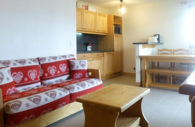 150m from resort center, floor -2, balcony, ski locker, 40m², Peisey-Vallandry