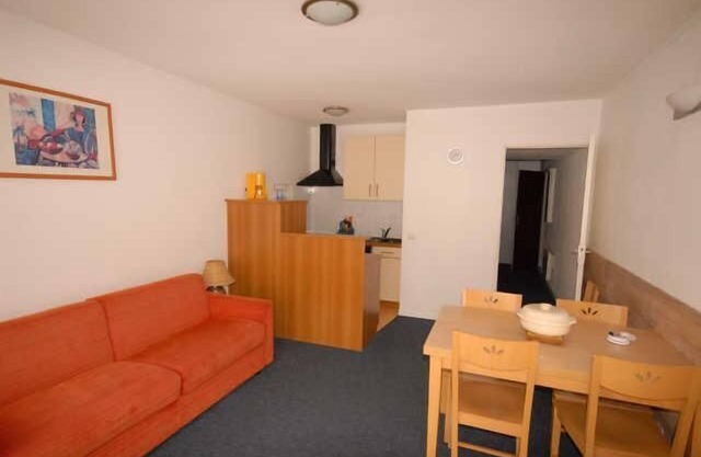150m from ski slopes, 3rd floor, view ski slopes, fitness, swimming pool, sauna, tv, ski locker
