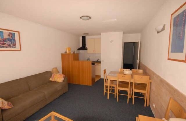150m from ski slopes, 2nd floor, view ski slopes, fitness, swimming pool, sauna, tv, ski locker