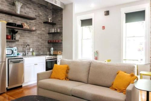 151 Spring Downtown Eureka Springs Suite D