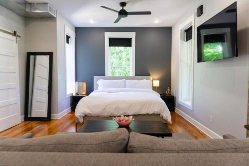 151 Spring Downtown Eureka Springs Suite F