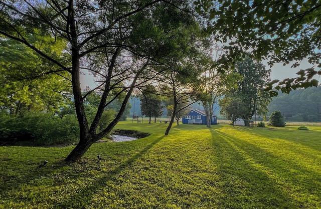 15min to Cherohala 30min to Fontana. Motorcycle friendly. Sleeps 8. Pets!