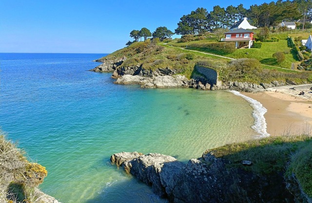 15min walk Pier, shops and beaches