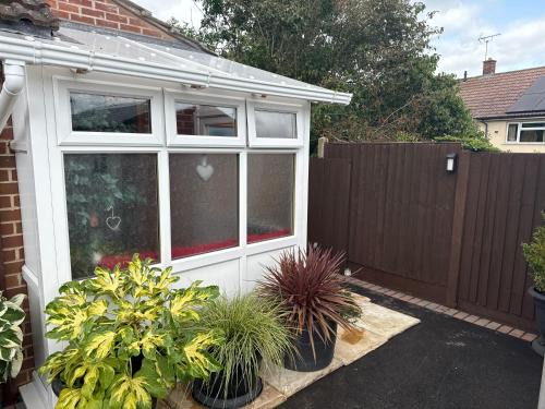 16 BENTLEY ROAD - Uttoxeter, ENTIRE HOLIDAY HOME, COSY ACCOMMODATION
