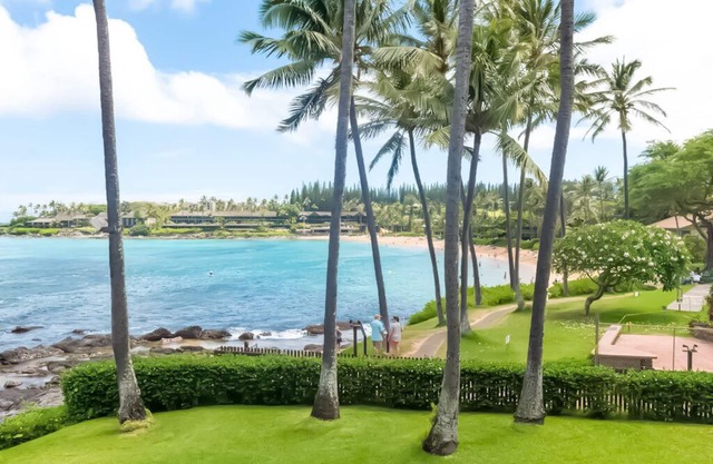 160 Ten Star Reviews out of 160, AMAZING, Maui Magic, A206 with AC, BEACHFRONT