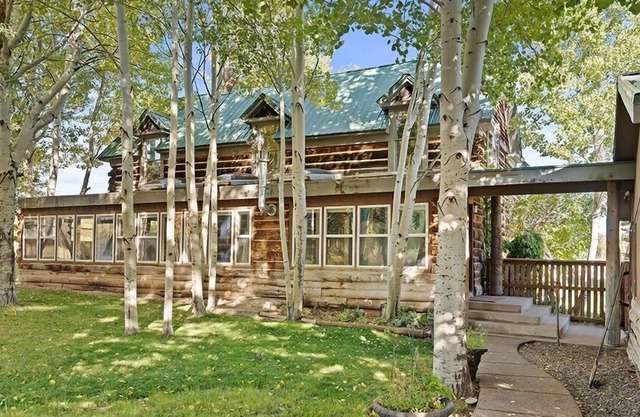 1645 Capital Creek Resort & Event Grounds 4 Bedroom Home by RedAwning