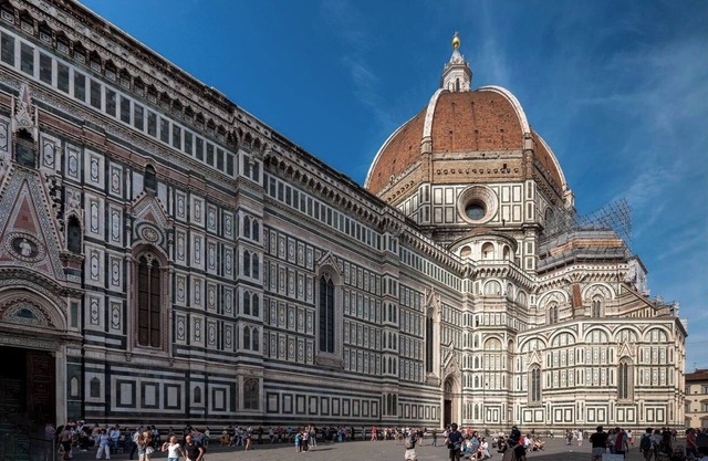 16TH-CENTURY FRESCOES,OLD MEDIEVAL DOORS&ANCIENT CHURCHES OF FLORENCE’S CENTRE