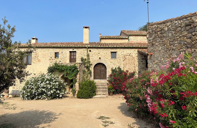 16th century renovated Mas located in mountains with sea views