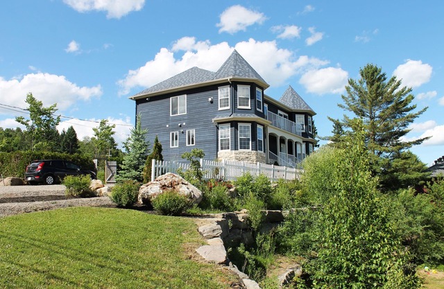 17 - Breathtaking view, Splendid property in Saint-Sauveur