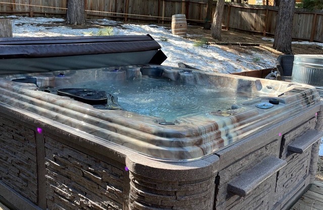 1760T Thunderbird Cabin, family friendly, fenced yard, pet friendly