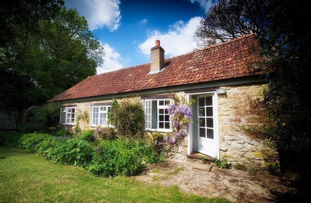 17th Century Stone Built Cottage With Tiled Roof - Former Cider Barn