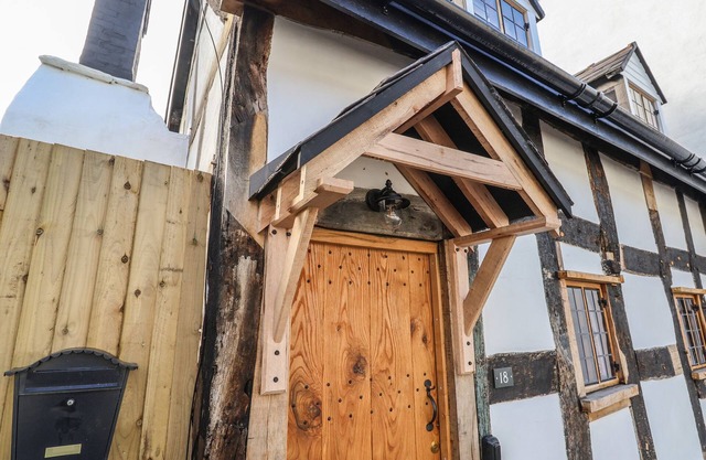 18 CHURCH STREET, pet friendly, with open fire in Llangollen