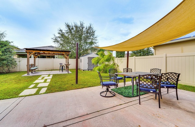 18 Mi to Disney: Home w/Yard in Davenport!
