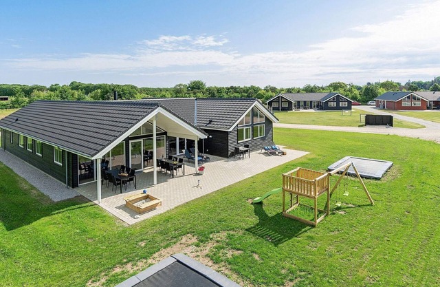 18 person holiday home in Grenaa