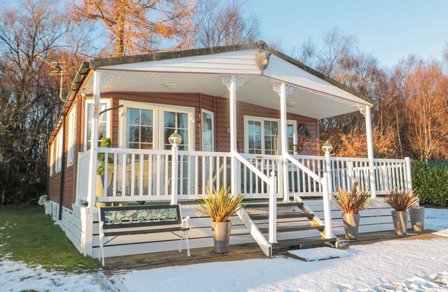 18 PINE RIDGE, pet friendly, with a garden in Longframlington
