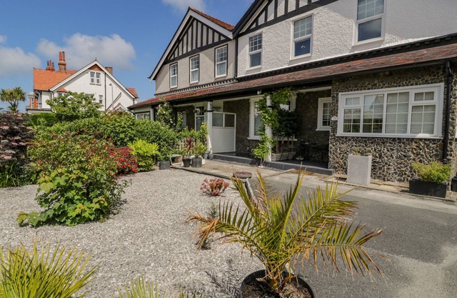 18 TYN CELYN, family friendly, country holiday cottage in Llandudno