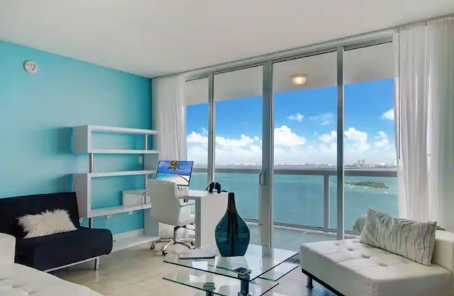 180 degree breathtaking water views w amenities