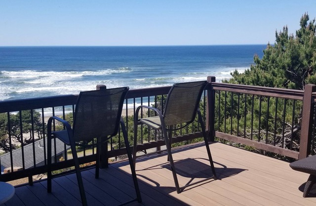 180 degree ocean beach view. Depoe Bay Lincoln beach area.nquick walk to beach n