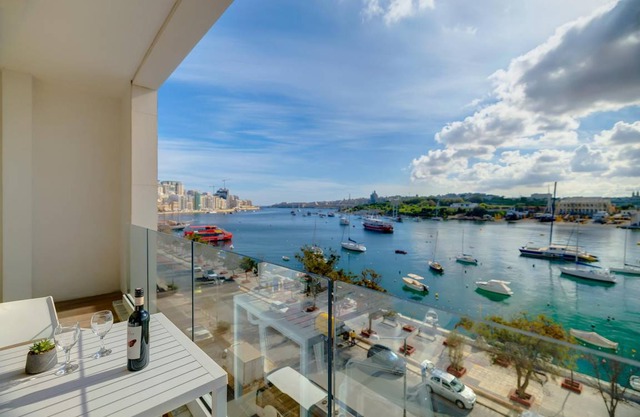 180 m² Apartment ∙ 3 bedrooms ∙ 6 guests