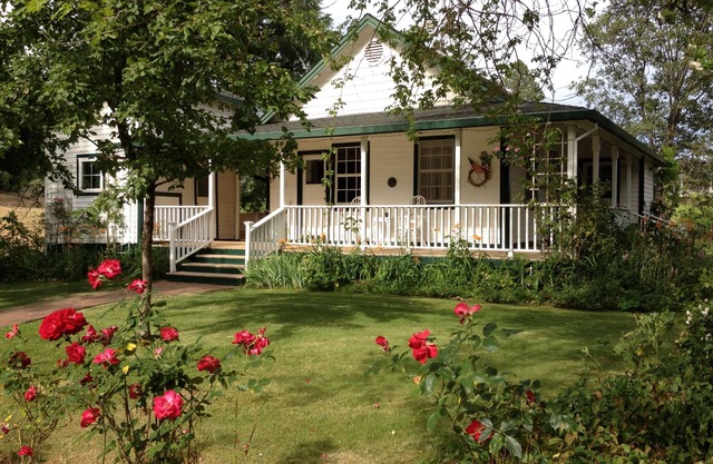 1893 vineyard cottage at the gateway to Yosemite.
