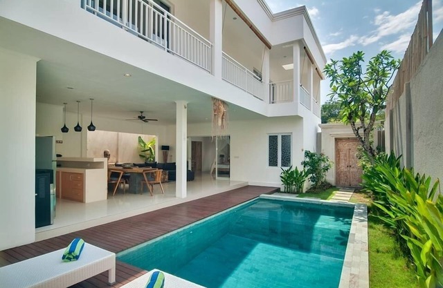18min walk to Seminyak Beach,3BDR Villa4